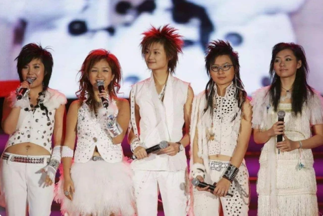 李宇春结婚了吗，李宇春结婚男方是谁（这些年李宇春都经历了些什么）