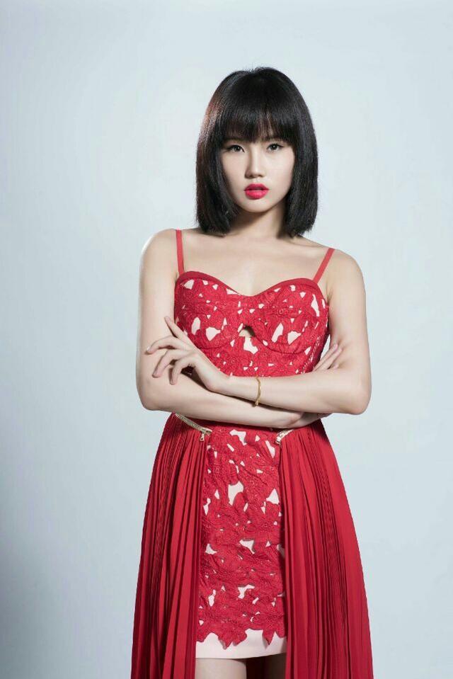 乌龙闯情关主题曲，抖音最火100首歌曲（歌红人不红的9位歌手）