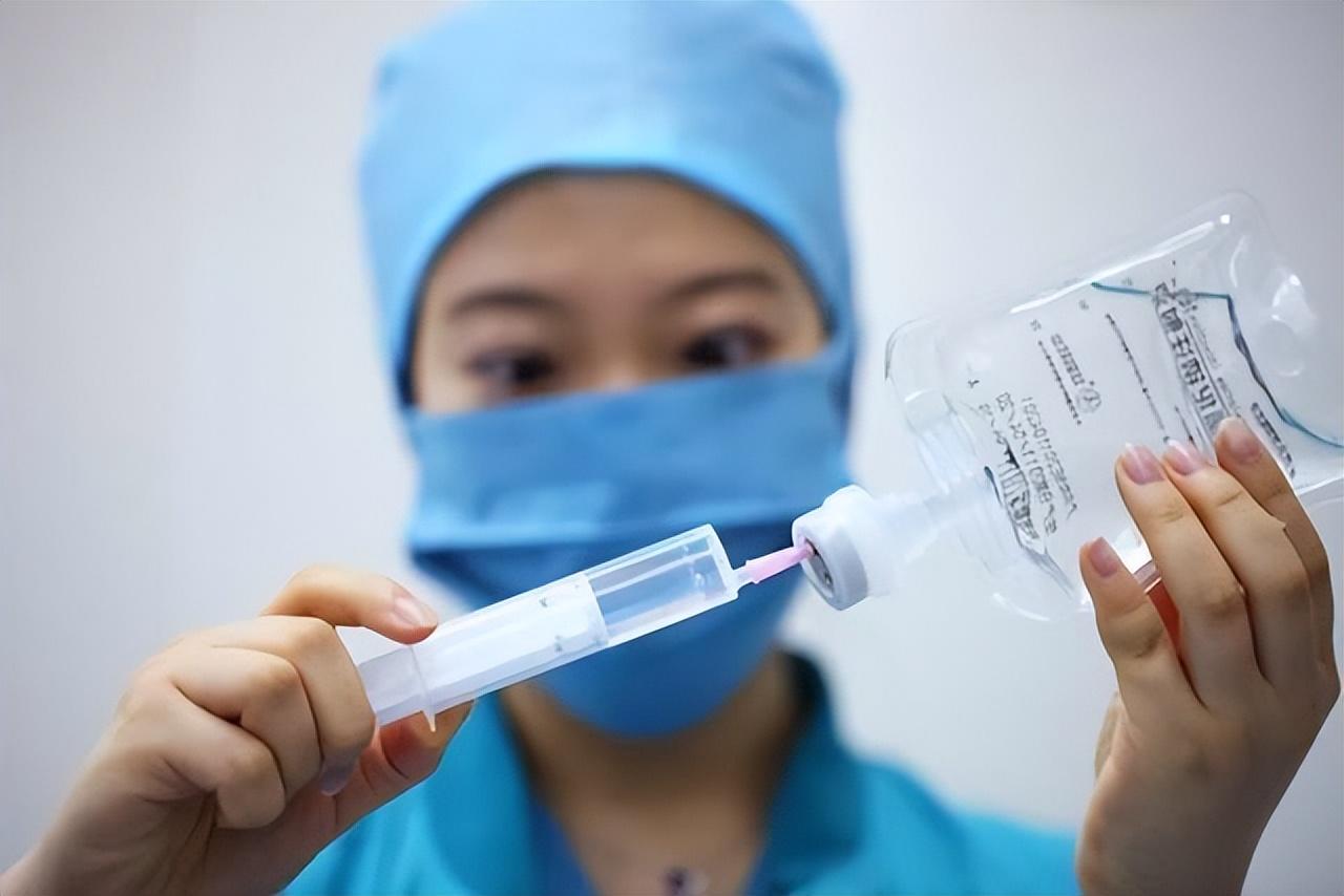 在医学领域封闭又被称为封闭疗法,是指将一种浓度和容量比较强的松龙