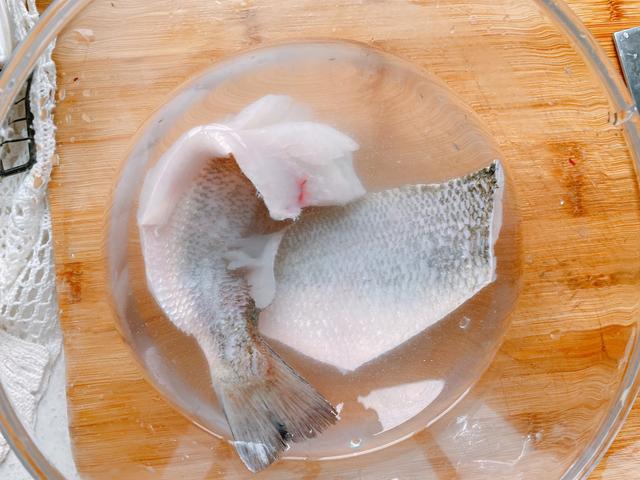 松鼠鲈鱼怎么做，详细介绍做法和刀法新手也能做