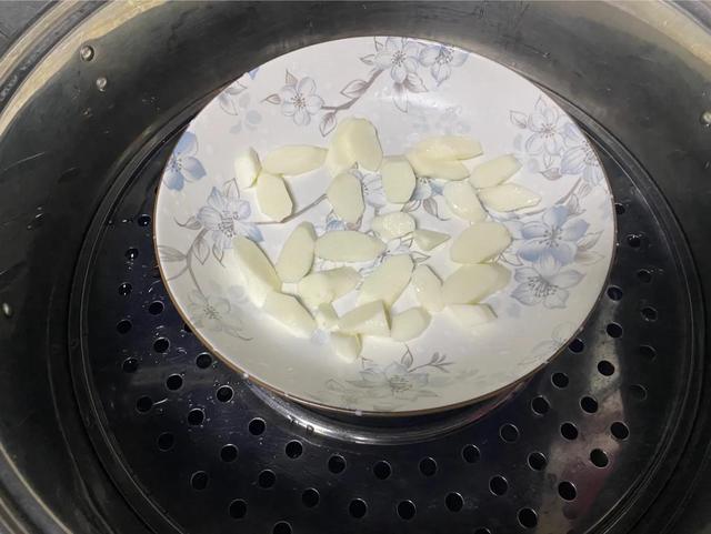 山药饼的家常做法，山药饼做法大全家常（两人晚餐简单山药饼）