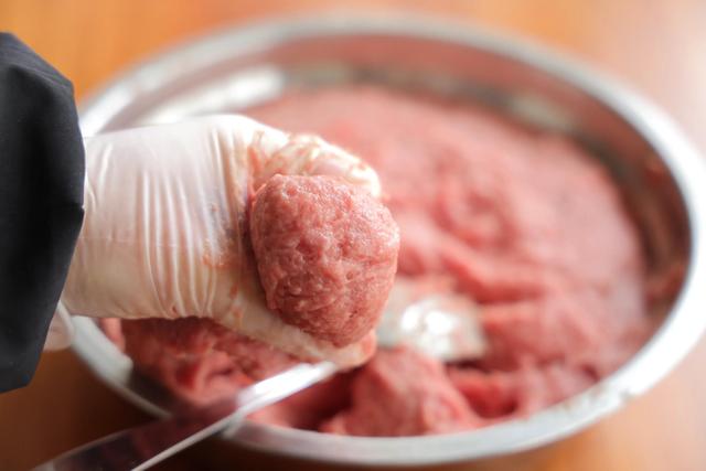 家常牛肉丸子的做法，牛肉丸子的家常做法（做汤涮火锅绝了）
