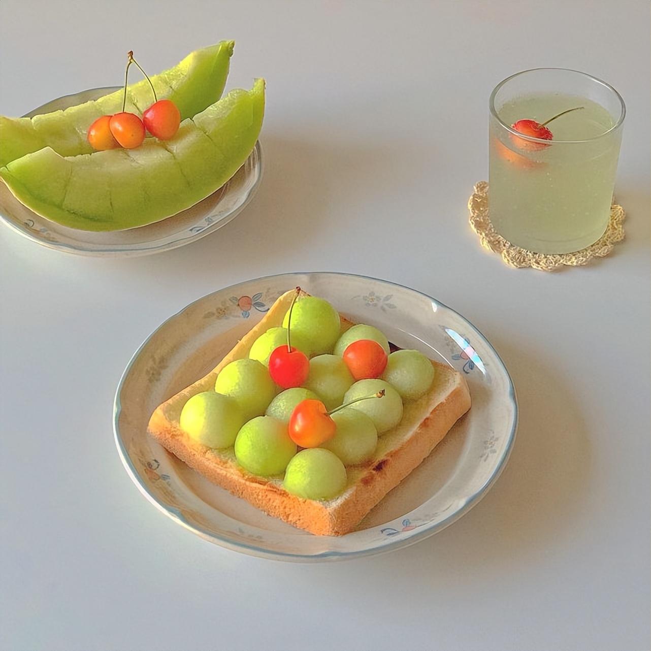 朋友圈适合发美食的文案，朋友圈适合发美食的文案短句（适合晒美食的朋友圈趣味文案）