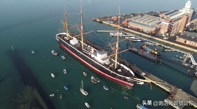 阿姆斯特朗大炮，阿姆斯特朗炮（一艘永不沉没的铁甲战船）