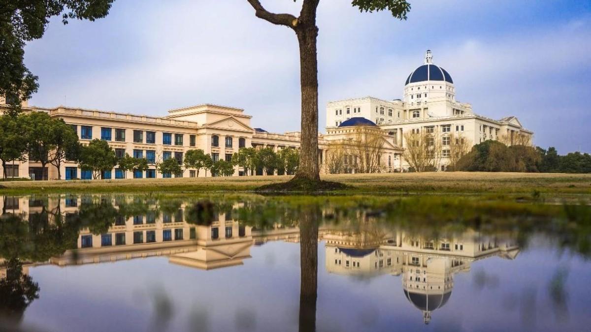 上海大学新校区（上海超有范高校）