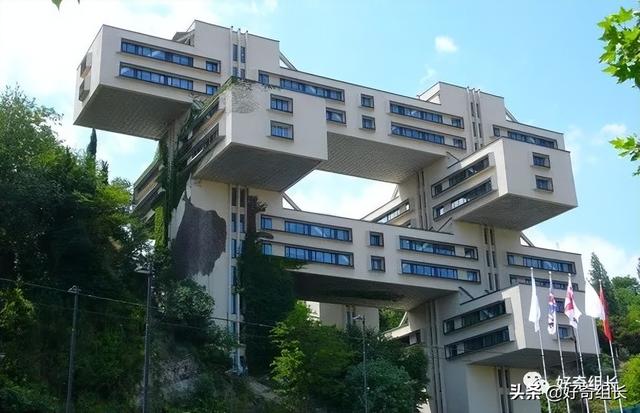 俄罗斯建筑风格，俄罗斯的建筑风格是什么（废土朋克、未来乌托邦、外星人基地）