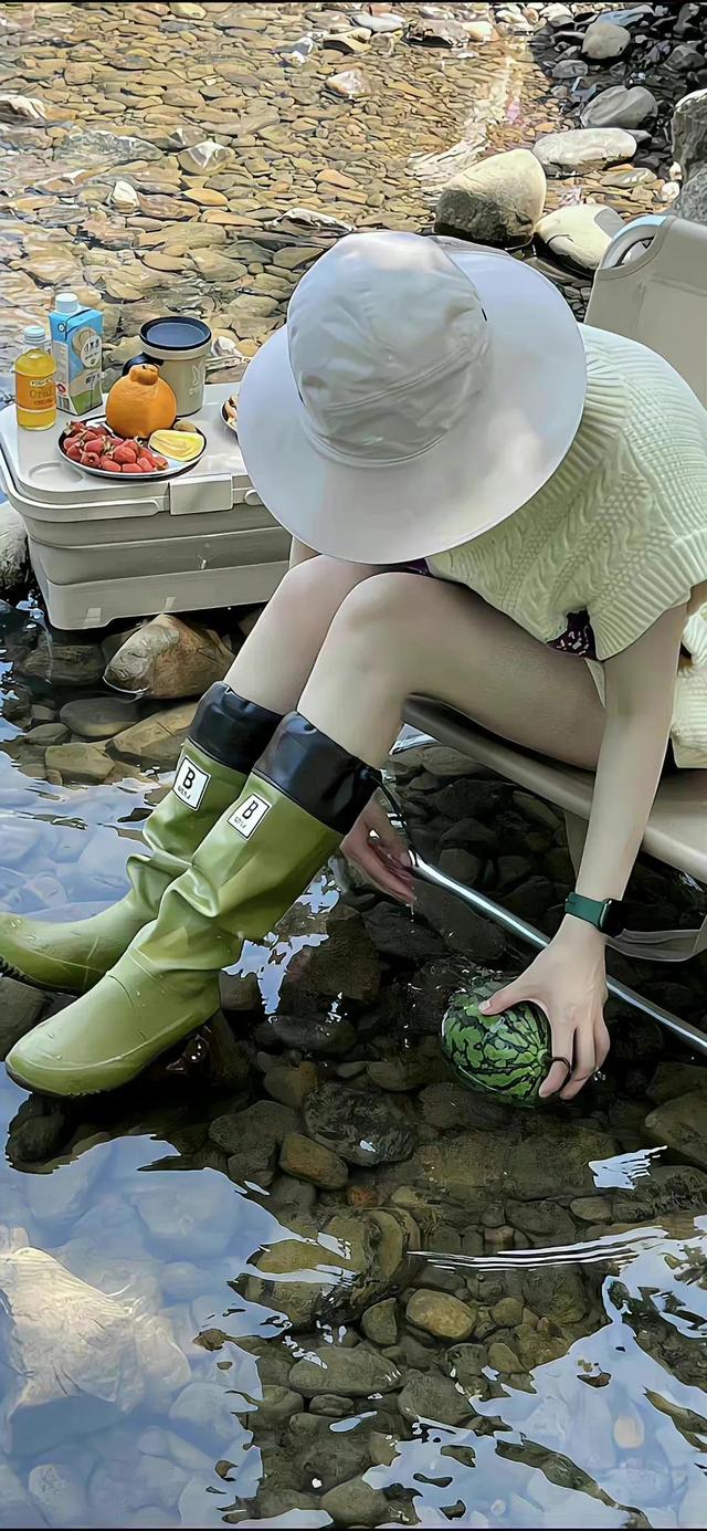 好看干净的背景图   夏天，好看干净的背景图书本天蓝色（夏日凉爽壁纸，更爱浅绿）