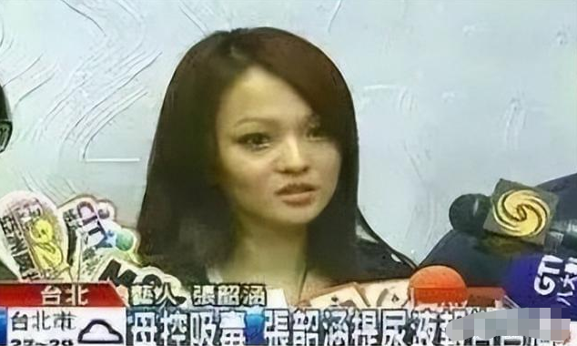 张韶涵跟她妈妈是怎么回事呢，张韶涵：巅峰期遭亲妈陷害隐退