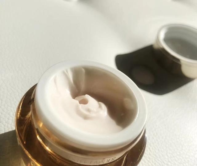 什么眼霜去皱效果好，真正可以去皱的眼霜（良心推荐这几款超火爆的抗老眼霜）