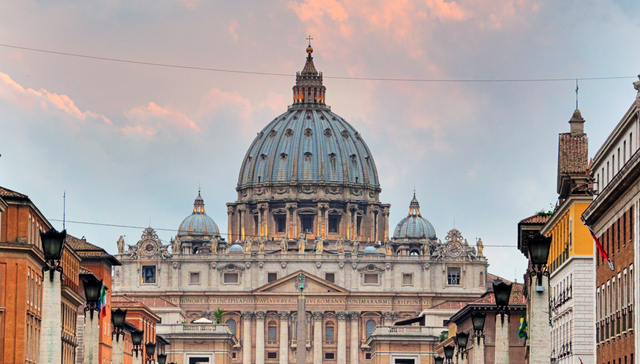 梵蒂冈为什么没人敢打，梵蒂冈在哪个国家里面（梵蒂冈全国人数不到1000人）