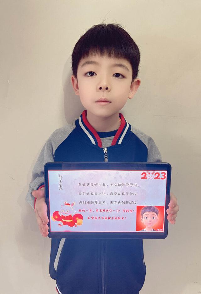 带教老师鉴定评语，医院各科室带教老师鉴定评语（德州一小学老师将期末评语绘成53张明信片）