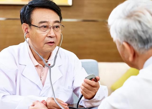 医生职称等级共分十级，医生职称等级划分（医院“普通号”与“专家号”）