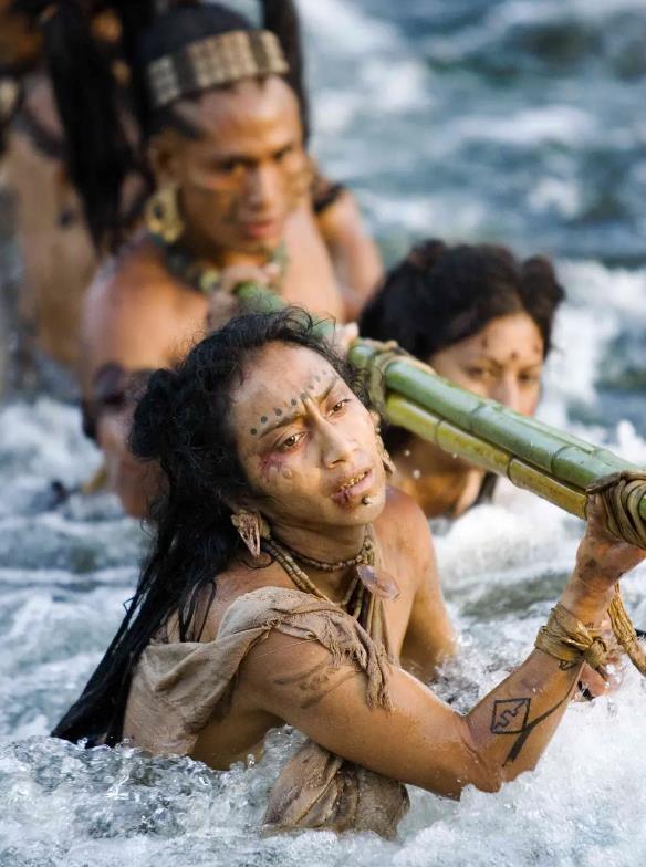 隔着屏幕都能感受到那种血腥味,原始本能让人上头的《启示》