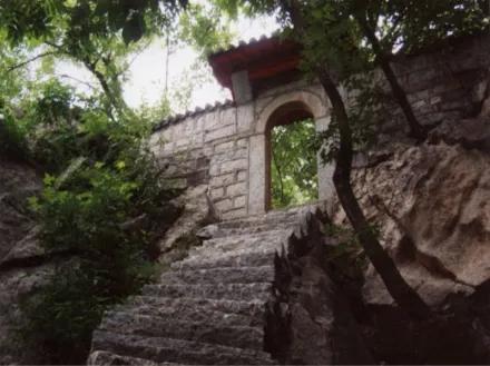 医巫闾山在哪，医巫闾山在哪个省（论华夏第一仙山昆仑山即今日之医巫闾山）