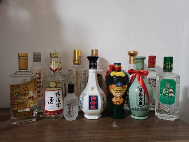 低端白酒价格，“高端白酒”的价位多少合适（已经有大厂开始在这里卷了）