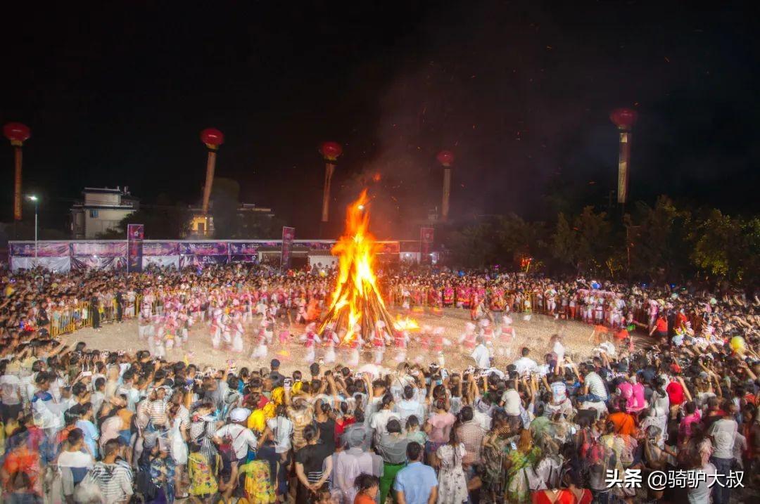 夏天去哪里旅游凉快，10个夏天旅游最适合的城市