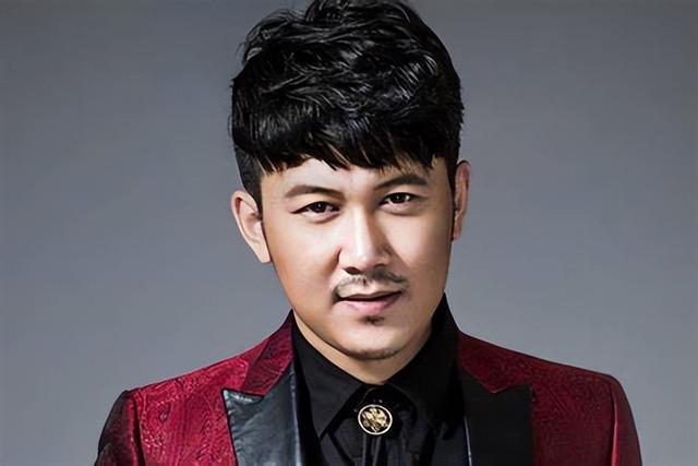 乌龙闯情关主题曲，抖音最火100首歌曲（歌红人不红的9位歌手）