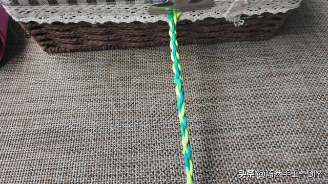 四股编绳教程一步一步教图解，四股辫编绳教程（绳编基础结之四股辫）