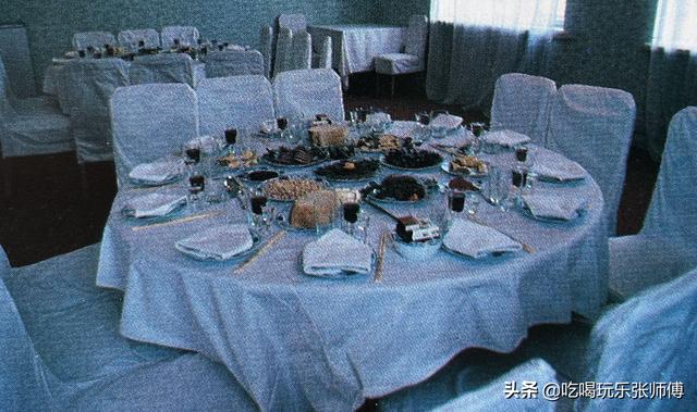 火车餐厅在几号车厢，绿皮火车餐厅在几号车厢（40年前的火车餐车）