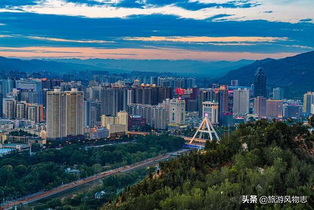 沿海城市旅游十大排名，国内海滨城市排名前十（长春、贵阳、西宁榜上有名）