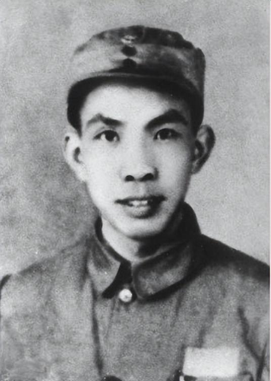 余光文的人物简介，余光中的简介与生平事迹（中国人民革命摄影事业的奠基人）
