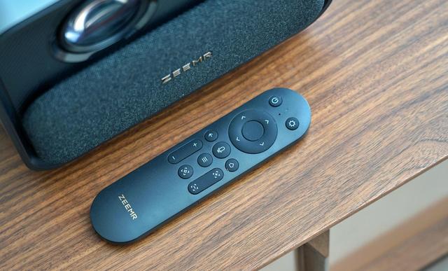 知麻投影z1mini，或许是最适合小青年的千元智能投影仪