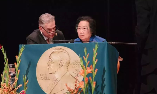 屠呦呦颁奖词100字左右，感动中国十大人物屠呦呦（研制青蒿素多年改变世界）