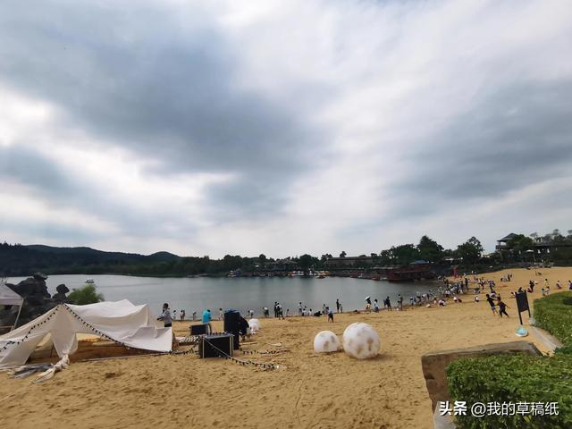 十一假期出游可畅玩银杏湖乐园，湖光山色风景迷人