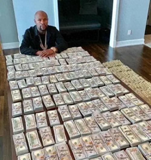 世界顶尖拳王梅威瑟三场拳击比赛赚了120000000美元，他有多少钱