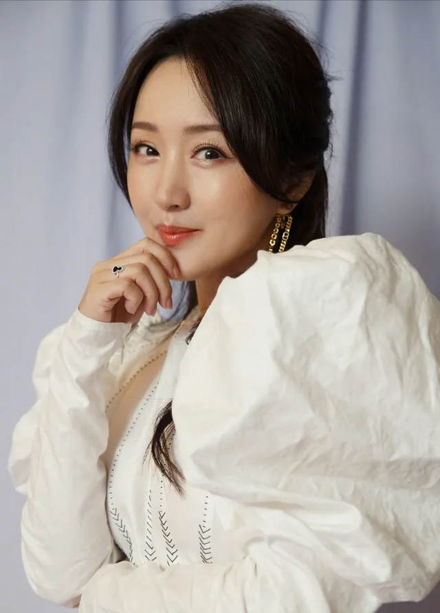 韩宝仪个人资料,韩宝仪简历(歌手杨钰莹:事业巅峰为爱隐退)