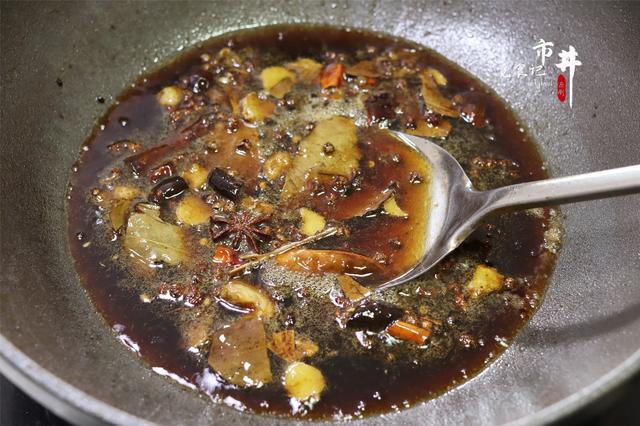 家常卤猪蹄的做法，家常卤猪蹄做法及配方（25分钟猪蹄酥烂味道香）