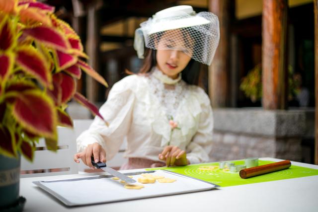 很罕见又很好看的闺蜜头像，超好看稀有闺蜜头像 可以再浪漫一些 夜晚 微风和鲜花微信（山林里的甜蜜派对）