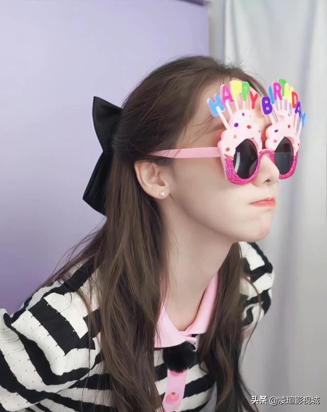 林允儿动态壁纸，高清可爱动态壁纸林允儿（韩国女星壁纸图片分享）