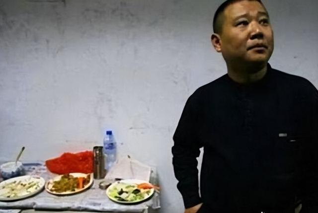 郭德纲的两任妻子，王惠名利双收，胡中惠孤独终老，人生差距太大