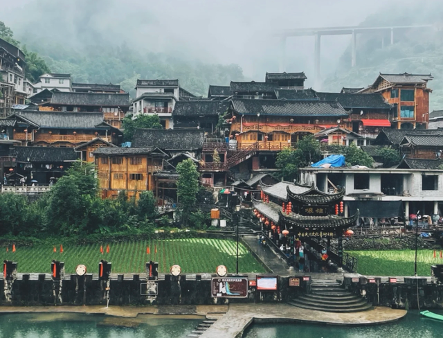 湘西终于开通高铁了，“湘西最美高铁”即将通车