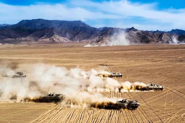 中国人民解放军空军，中国人民解放军空军成立时间（人民空军，生日快乐）