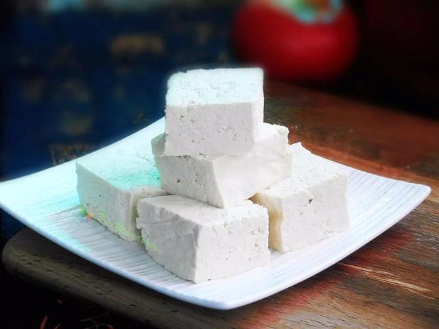 黄豆要泡多久才能做豆浆，黄豆浆的做法和配方（今晚泡豆明天就能吃上）