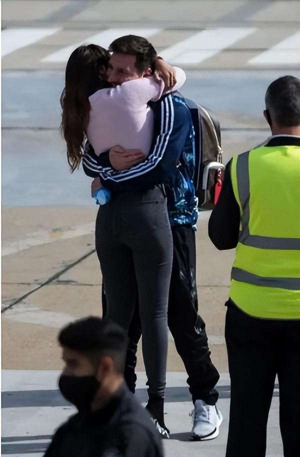 梅西个人资料，9岁起只爱一个女人