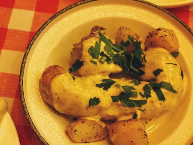 北京小吃一条街，北京有名的便宜小吃街推荐（在北京竟然能一条街吃遍全世界）