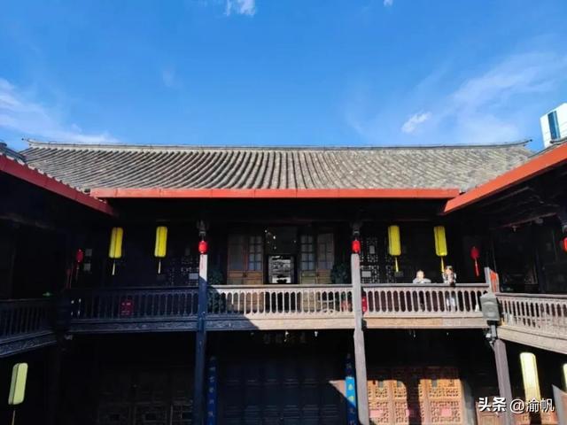 昆明最有名小吃一条街，昆明美食街最值得去的（昆明老街带你体验不一样的春城）
