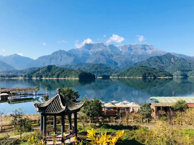 成都周边自驾看雪山，成都周边避暑胜地