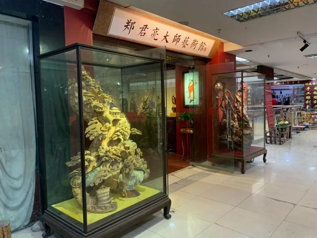 东阳中国木雕城，东阳市木雕文化博览城（你好木雕城之大师郑君亮丨以刀代笔）