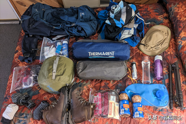 爬山需要准备什么东西，爬山需要准备些什么（<个人装备+集体装备+特定环境用具>）