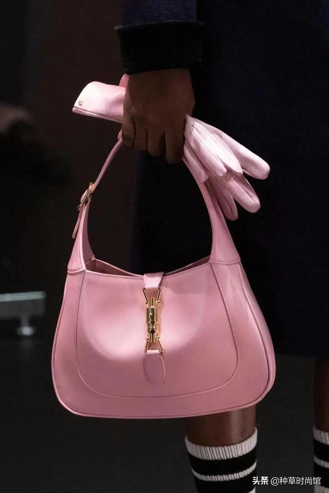 国际品牌女包，包包品牌排行榜前十名女士（今年最火的大牌包包）