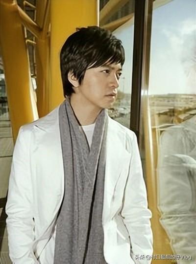 水木年华成员李健，水木年华成员资料（水木年华成员缪杰竟然开直播求礼物）