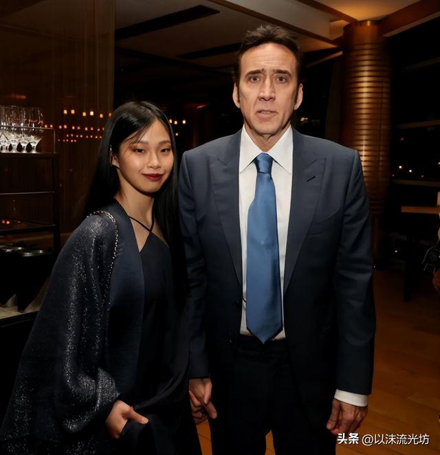 登录 金·卡戴珊把爱丽丝·约翰逊介绍给家人后，爱丽丝钢琴曲（尼古拉斯·凯奇58岁再当爹）