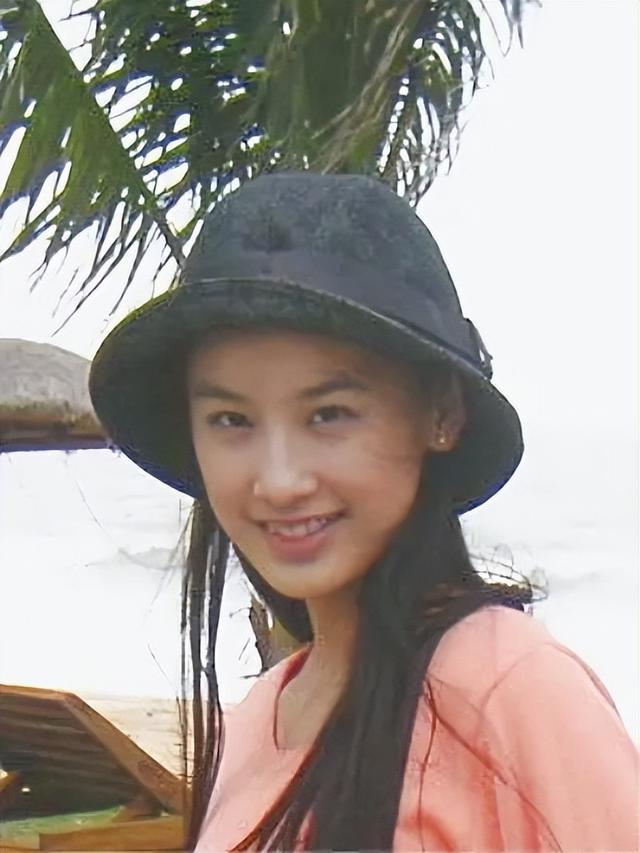 黄圣依第一任丈夫，黄圣依的老公是谁（周星驰捧红后嫁二婚杨子）