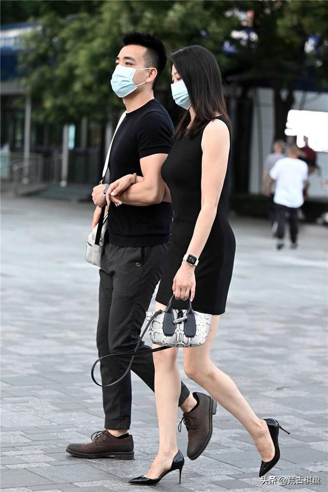 夏天穿什么鞋好看好看的夏季凉鞋好看的高跟凉鞋，夏天穿啥鞋好看（夏季的高跟鞋如何挑选）