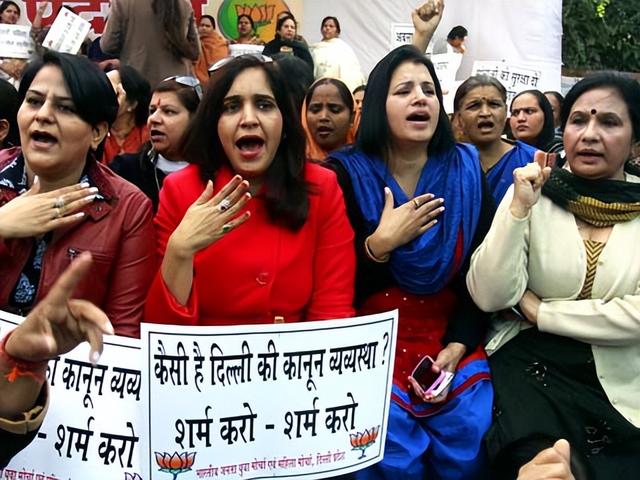 德里黑公交案，2012年印度黑公交案