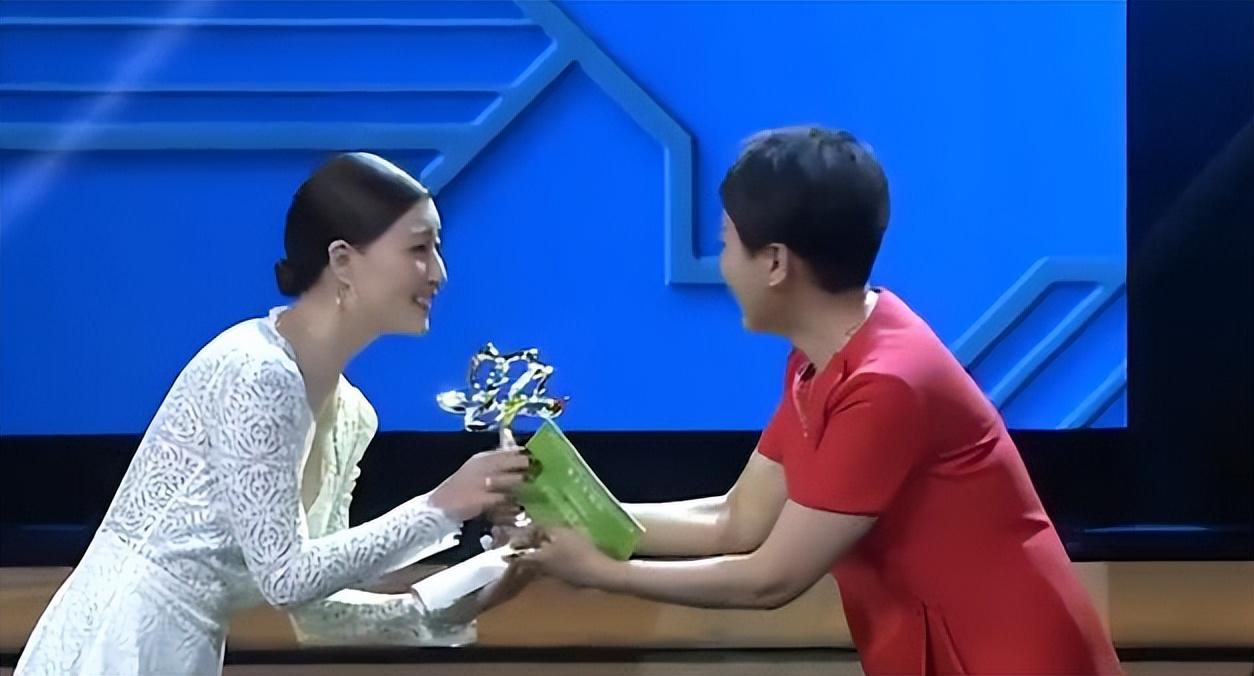 殷桃个人资料简介（“人间尤物”殷桃，情途坎坷） 第19张